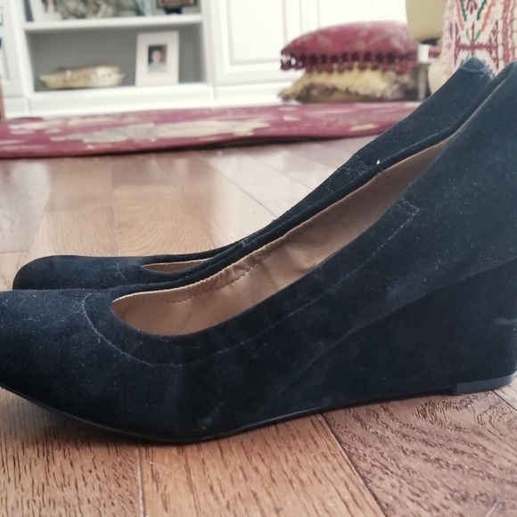 Vionic Black Suede Wedge Shoe - Picture 5 of 6